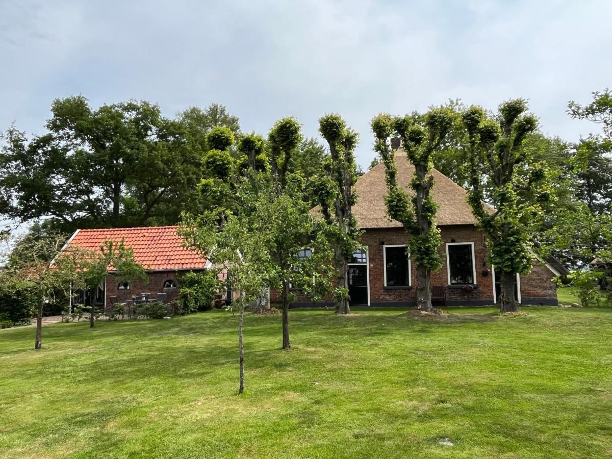 Landelijk Gelegen Huisje Op Erf Veeningen Exteriér fotografie