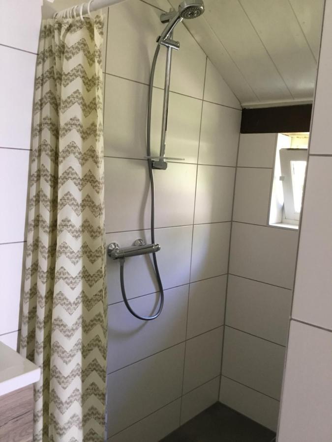 Landelijk Gelegen Huisje Op Erf Veeningen Exteriér fotografie