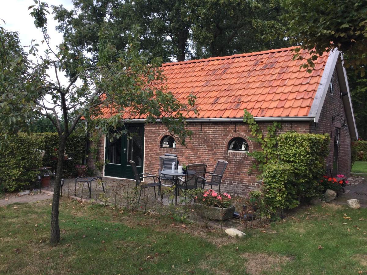 Landelijk Gelegen Huisje Op Erf Veeningen Exteriér fotografie
