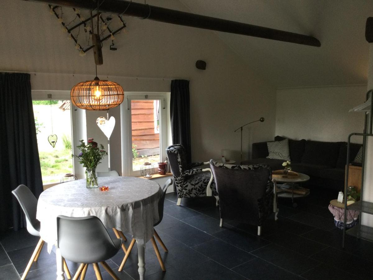 Landelijk Gelegen Huisje Op Erf Veeningen Exteriér fotografie
